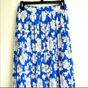 🚨Moving Sale🚨Banana Republic pleated Midi Skirt